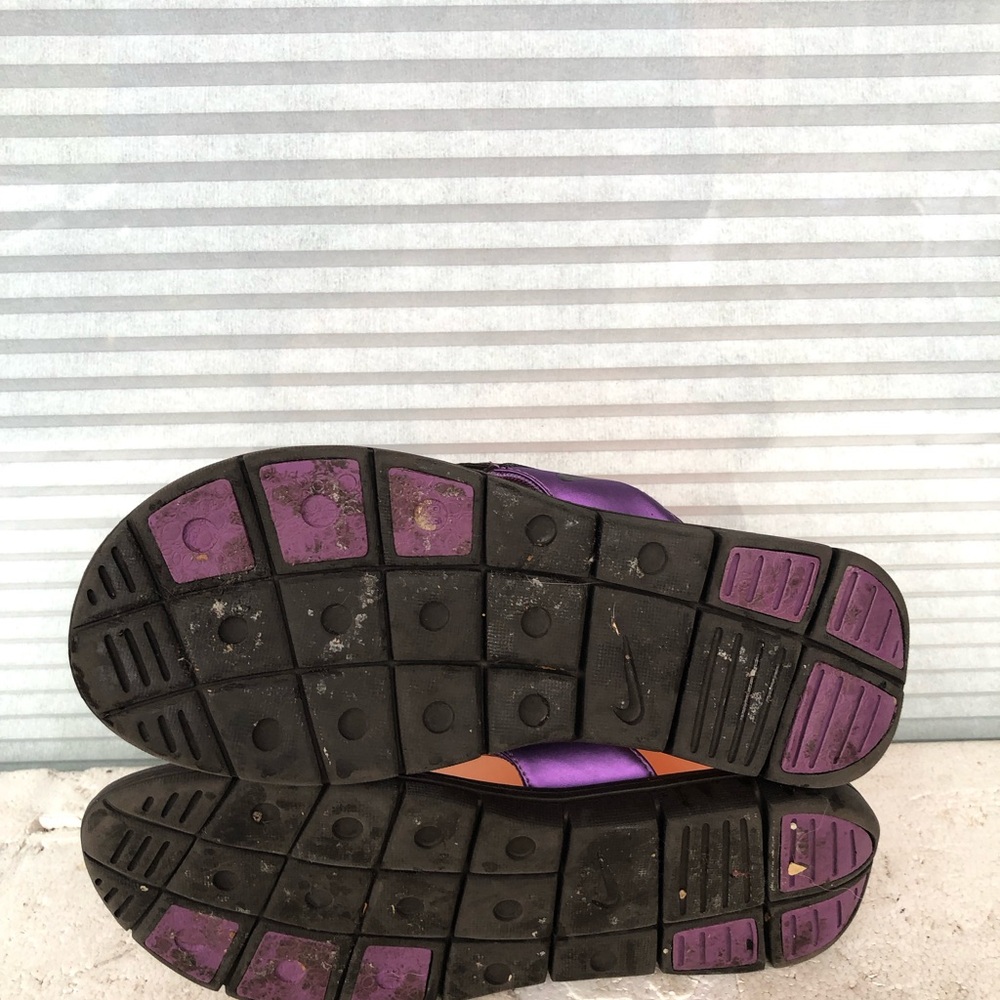 Nike Comfort Women's in Black and Purple FlipFlop Sandals Size 8 - Picture 13 of 13